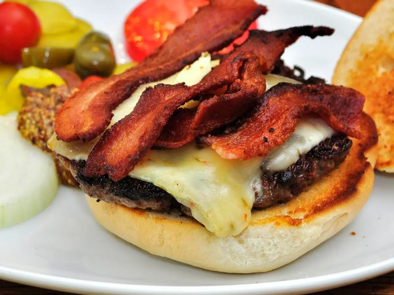 Choosing a tasty appetizer might aid in making more healthful dining selections.