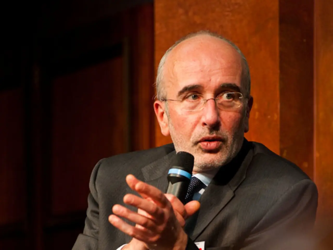 The Connection Between Laryngitis and COVID-19 on Your Vocal Cords' Health