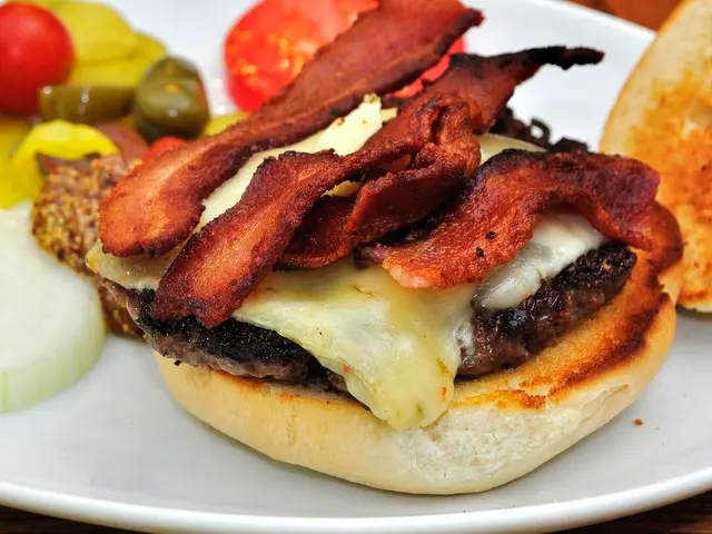 Choosing a tasty appetizer might aid in making more healthful dining selections.