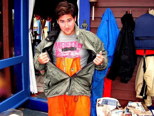 Protective sun gear, hydration, and a shaded retreat