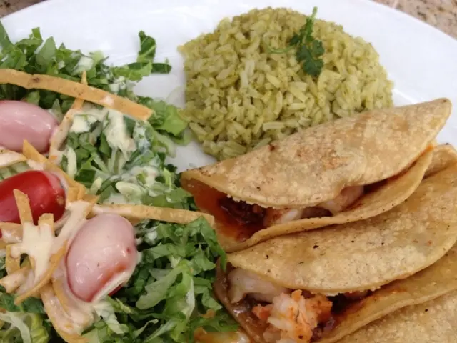 Which rice option offers superior nutritional advantages: brown rice or white rice?