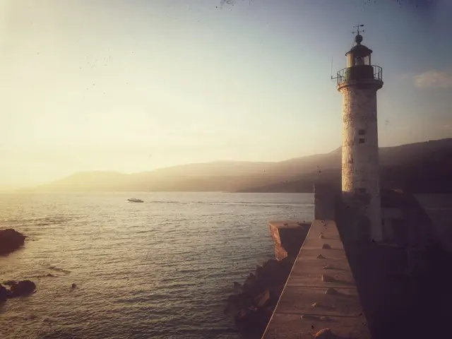 Interpreting the Symbolism of Bold Wave Dreams