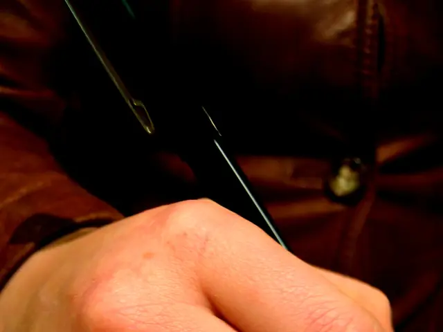 Struggling Daily with Pseudonymous Anxiety, Yet Persistent in Literary Pursuits