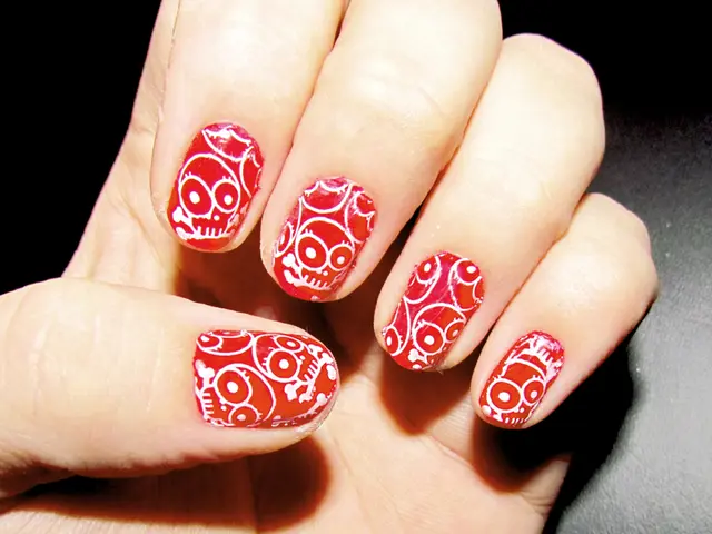 Gel nail practices and their impact on your nail health – essential tips for maintained beauty and...