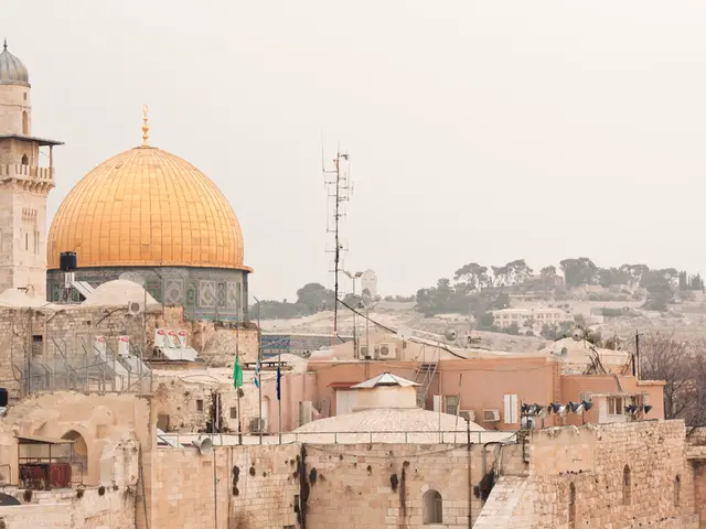 Paris residents expressing frustration due to lack of air conditioning in apartments