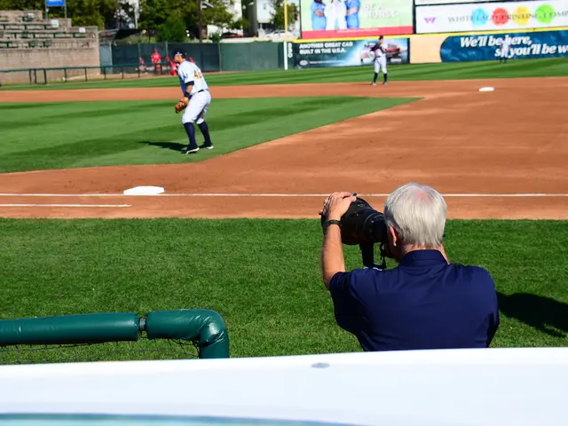 Legendary Cardinals pitcher Adam Wainwright memorializes deceased teammate Darryl Kile, while...