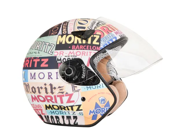 In this picture we can see a helmet.